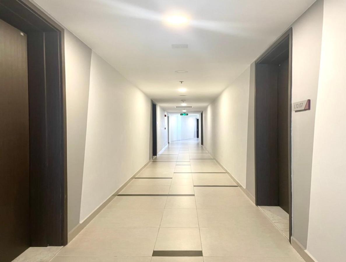 Compass One Building - Luxury Apartments Ap Phu Tho Exterior foto